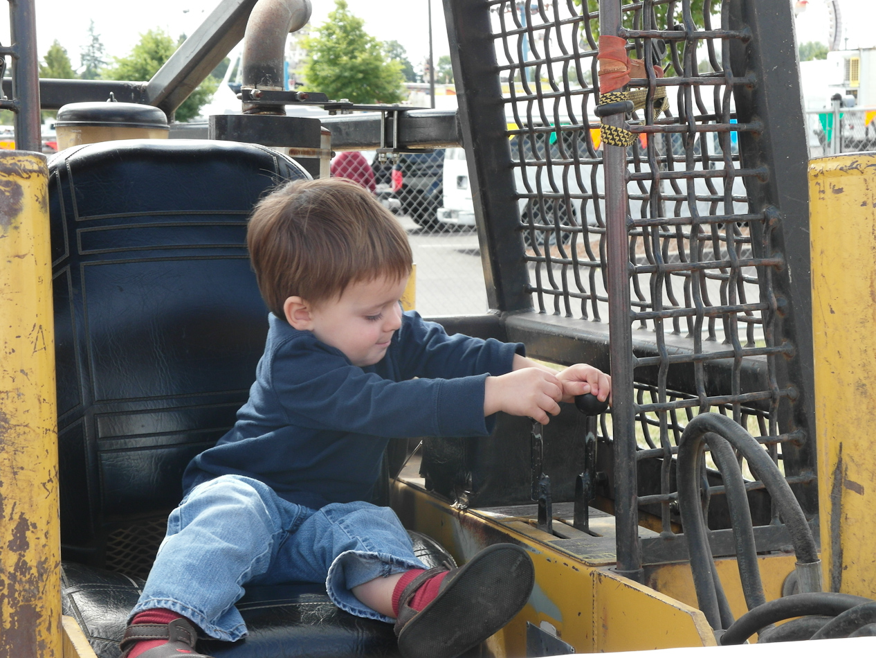 September 05, 2010 - Oregon State Fair - Diggers!