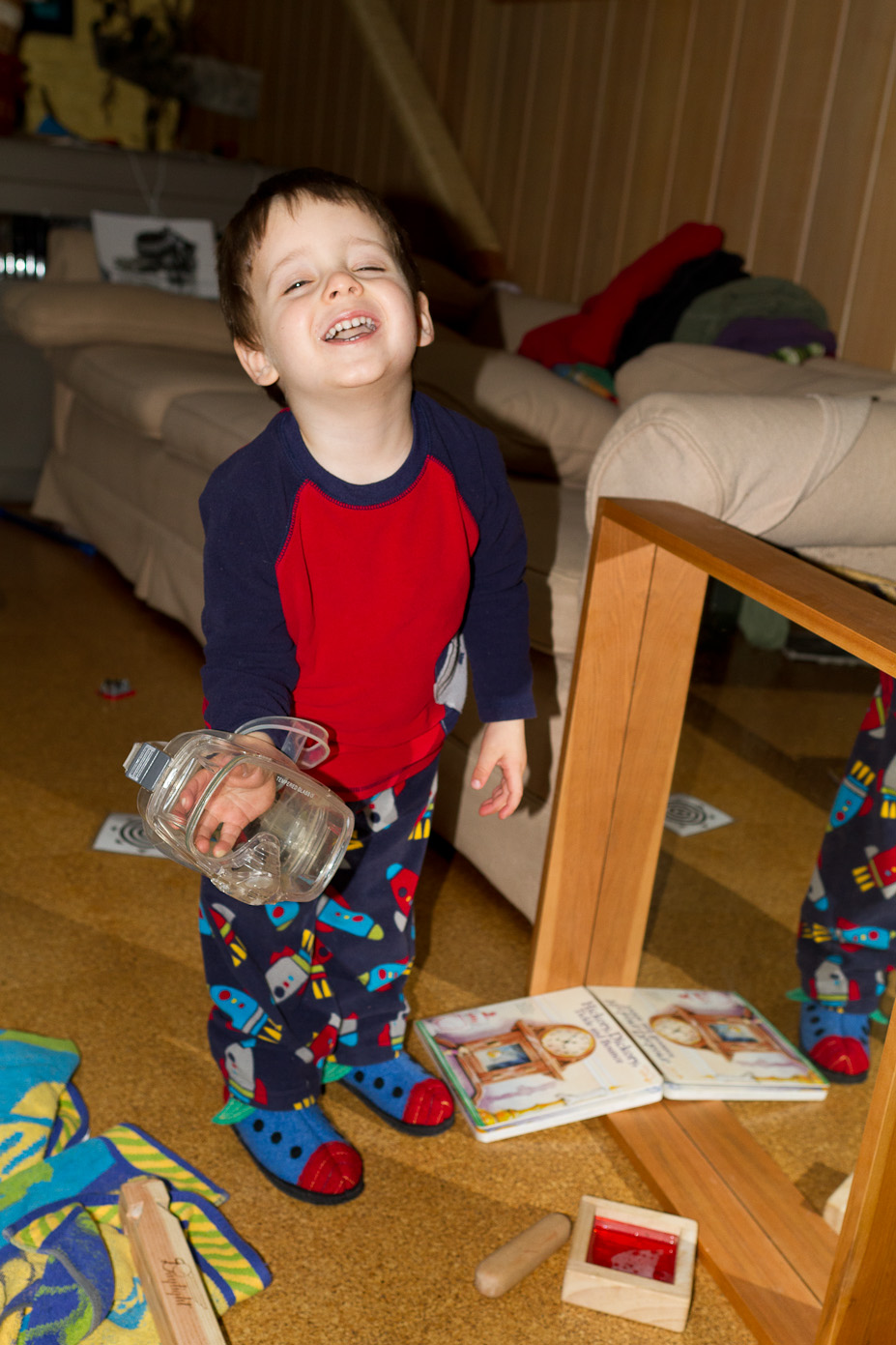 June 02, 2011 - Style'n in the matching rocket-pajamas and rocket-shoes
