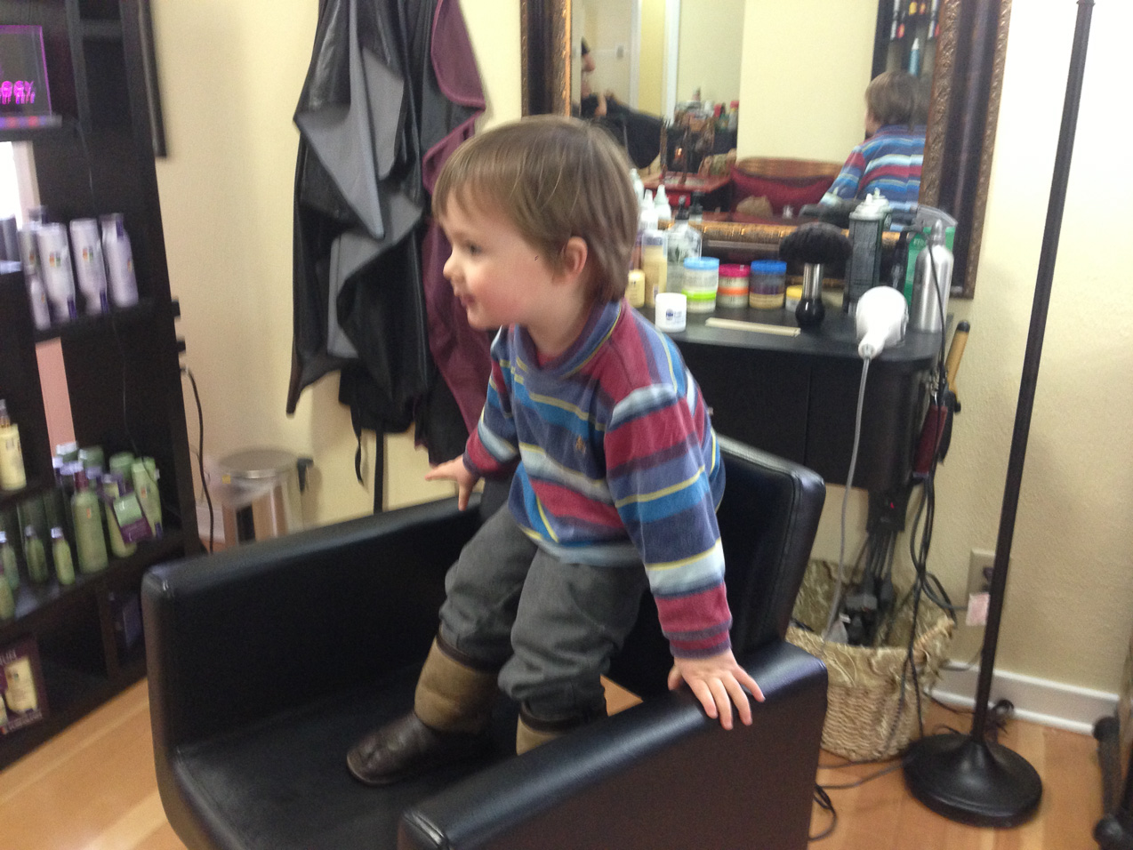  December 01, 2012 - Simon gets a haircut