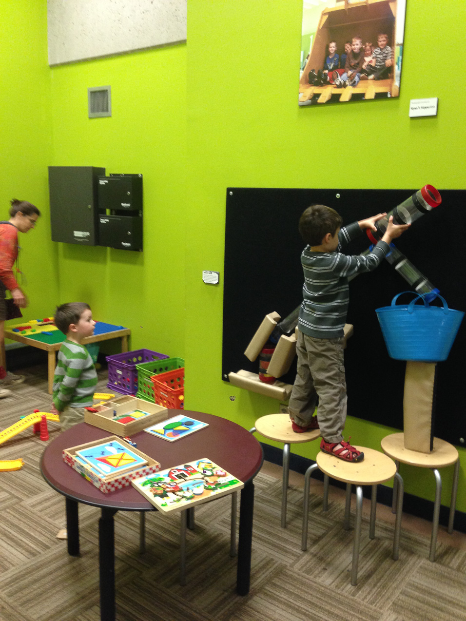 October 12, 2014 - Excellent kids activities in the EVV airport